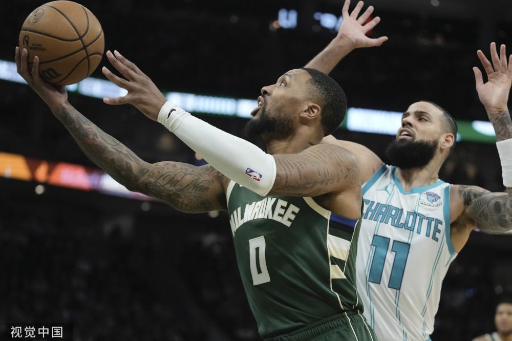 场中占据主 场中占据主